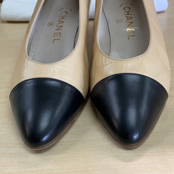 Chanel Cap toe low heel, Size 37.5 - Picture 6 of 7